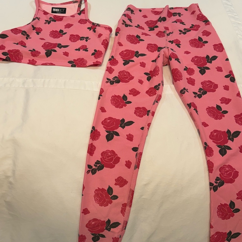 Beach Riot matching workout set. Top is size medium and bottoms are a size small